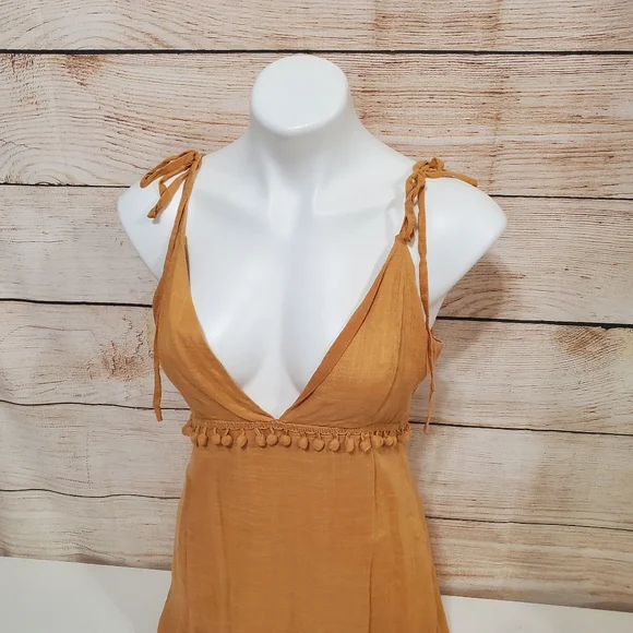 ๐ Nectar Clothing Hello Molly Dress Mustard Mini Dress Medium - Picture 2 of 7